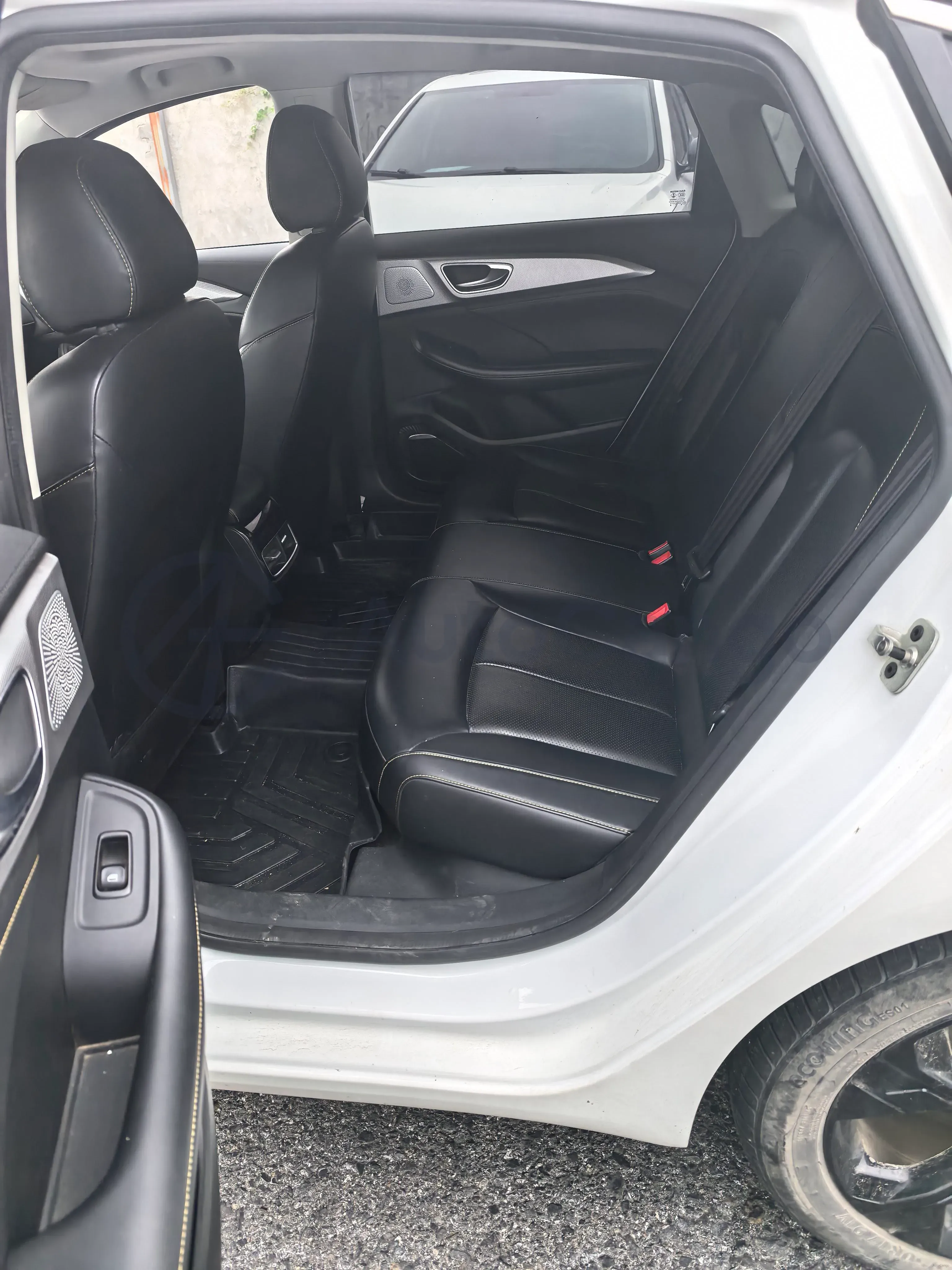 2020 Roewe i6 MAX 1.5T 169HP L4 AMT PHEV,autocango,china used car exporter,china ev exporter,chinese used car exporter,chinese used ev exporter