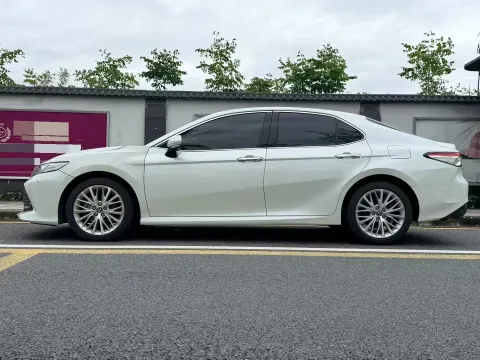 2019 Toyota Camry 2.5L 209HP L4 8AT