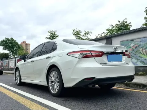 2019 Toyota Camry 2.5L 209HP L4 8AT