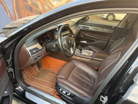 2021 BMW 7 Series 3.0T 340HP L6 8AT,autocango,china used car exporter,china ev exporter,chinese used car exporter,chinese used ev exporter