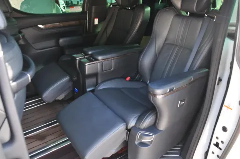 2020 Toyota Alphard 2.5L 117HP L4 E-CVT Hybrid