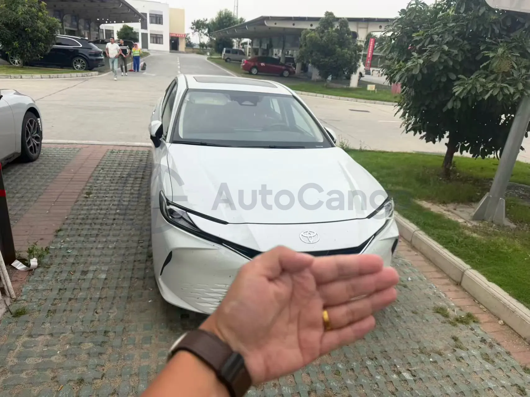 2024 Toyota Camry 2.0L 152HP L4 E-CVT Hybrid,autocango,china used car exporter,china ev exporter,chinese used car exporter,chinese used ev exporter