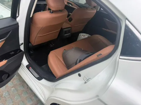 2024 Toyota Camry 2.0L 152HP L4 E-CVT Hybrid