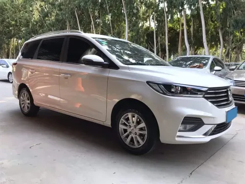 2019 BaoJun 360 1.5L 105HP L4 5AMT,autocango,china used car exporter,china ev exporter,chinese used car exporter,chinese used ev exporter