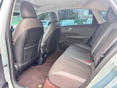 2025 Roewe D6 BEV