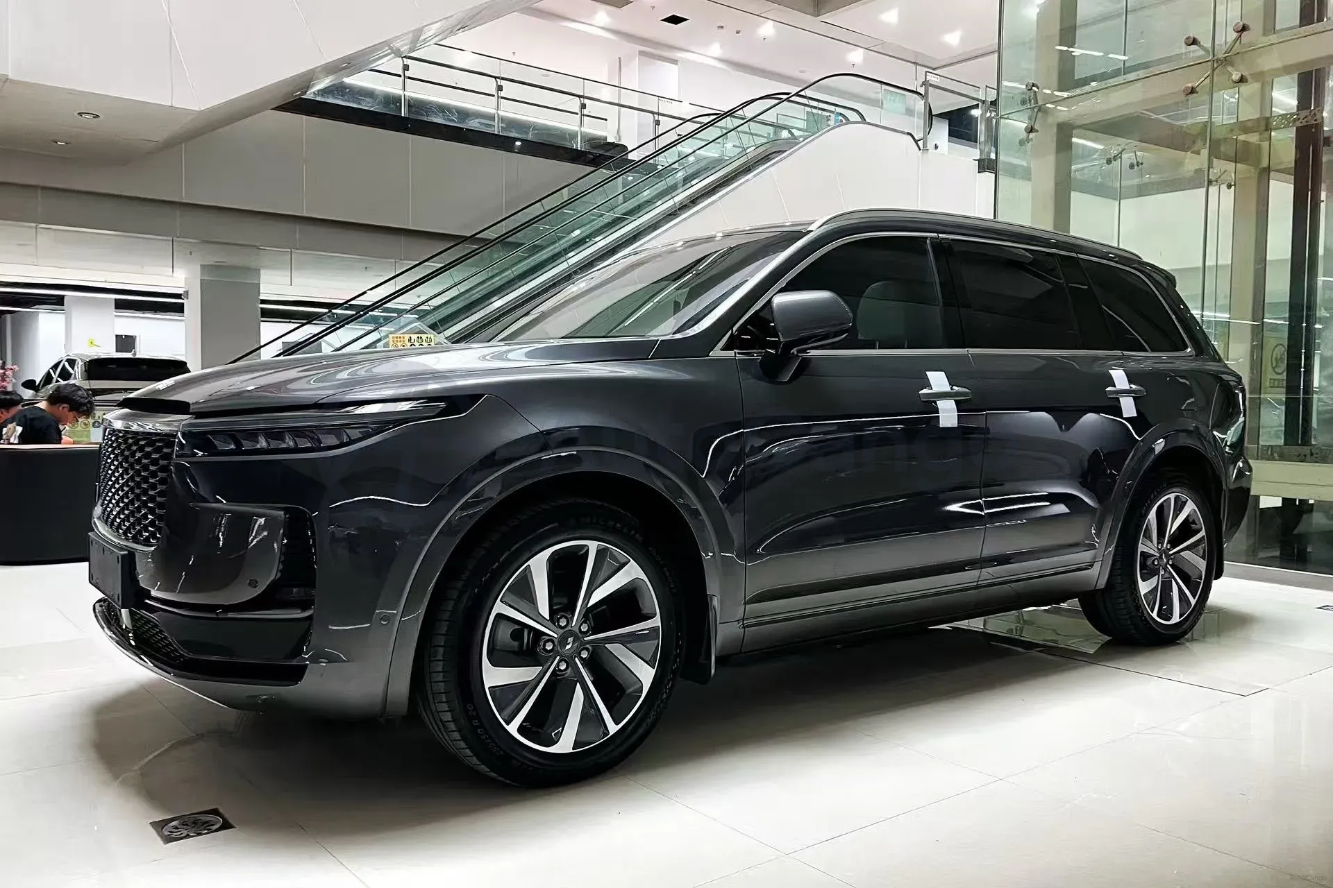 2021 Li ONE Range Extended 131HP REEV 40.5KWH,autocango,china used car exporter,china ev exporter,chinese used car exporter,chinese used ev exporter