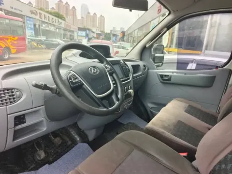 2018 MAXUS XinTu V80 2.5T 136HP L4 6MT