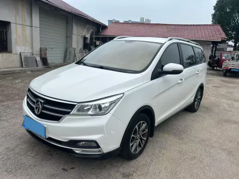 2021 BaoJun 730 1.5L 105HP L4 6MT,autocango,china used car exporter,china ev exporter,chinese used car exporter,chinese used ev exporter