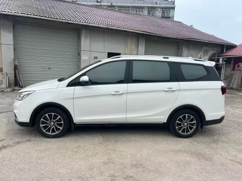 2021 BaoJun 730 1.5L 105HP L4 6MT,autocango,china used car exporter,china ev exporter,chinese used car exporter,chinese used ev exporter