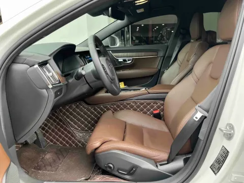2024 Volvo S90 2.0T 250HP L4 8AT