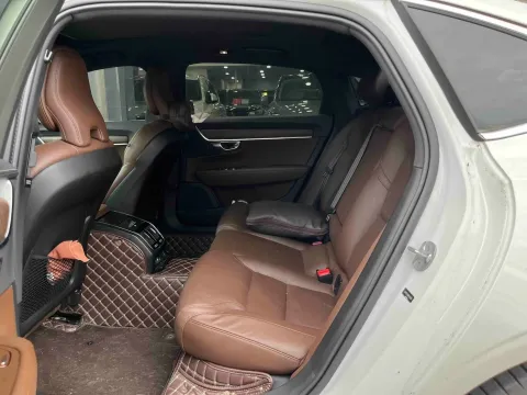 2024 Volvo S90 2.0T 250HP L4 8AT