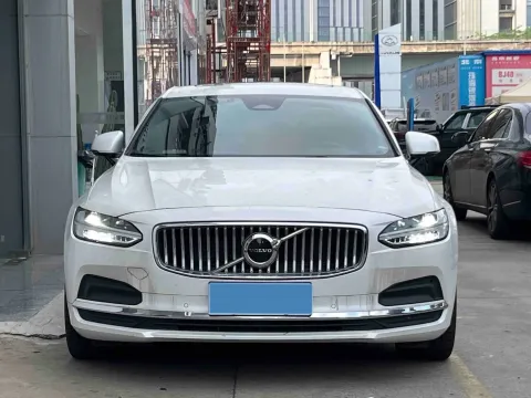 2024 Volvo S90 2.0T 250HP L4 8AT