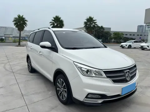 2019 BaoJun 730 1.5L 105HP L4 6MT,autocango,china used car exporter,china ev exporter,chinese used car exporter,chinese used ev exporter
