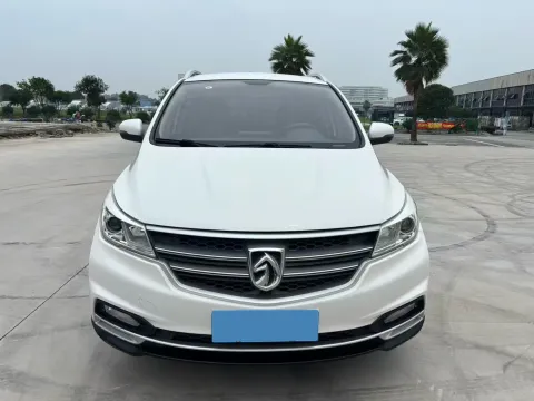 2019 BaoJun 730 1.5L 105HP L4 6MT,autocango,china used car exporter,china ev exporter,chinese used car exporter,chinese used ev exporter