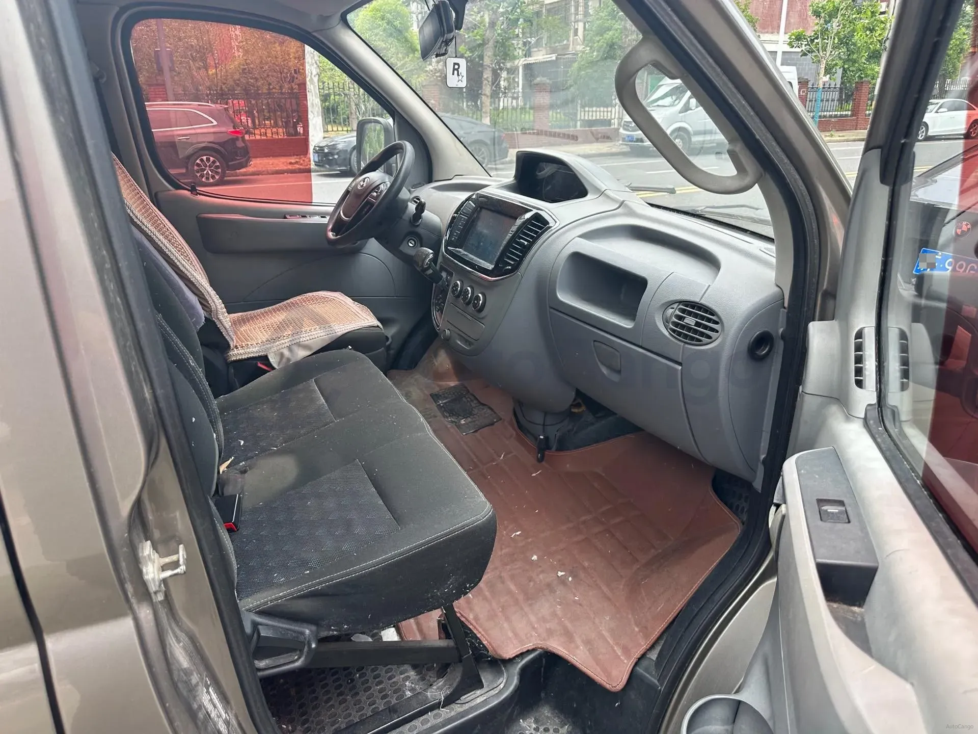 2018 MAXUS XinTu V80 2.5T 136HP L4 6MT,autocango,china used car exporter,china ev exporter,chinese used car exporter,chinese used ev exporter