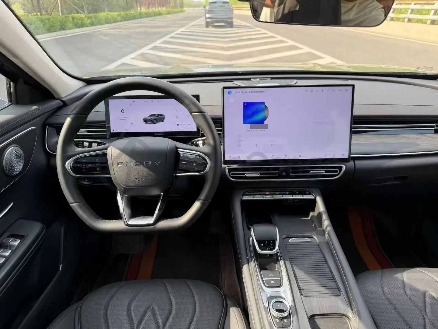 2025 Chery Arrizo 8 Pro 1.6T 197HP L4 7DCT,autocango,china used car exporter,china ev exporter,chinese used car exporter,chinese used ev exporter