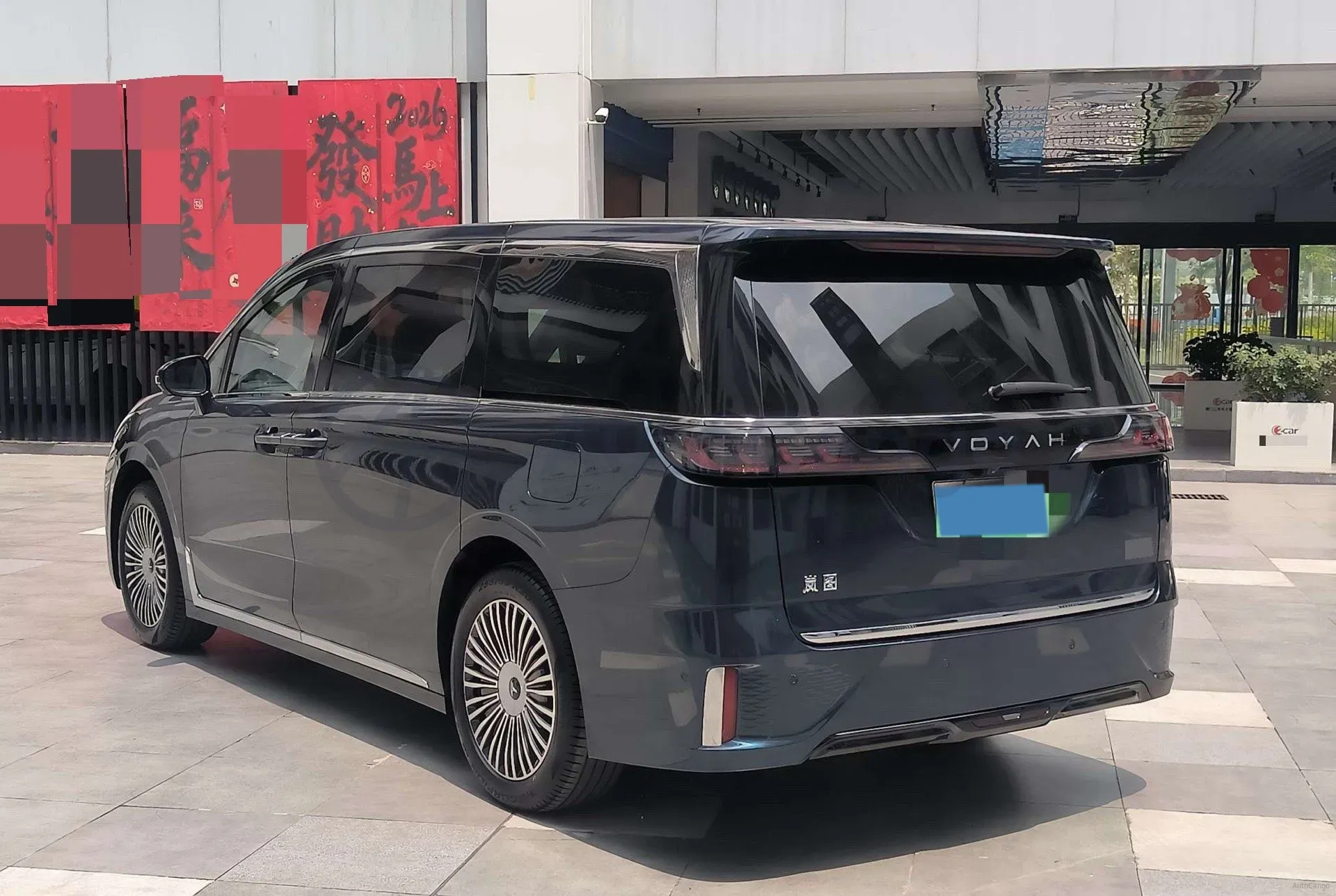 2025 Voyah Dream 1.5T 150HP L4 1DHT PHEV 41.7KWH,autocango,china used car exporter,china ev exporter,chinese used car exporter,chinese used ev exporter