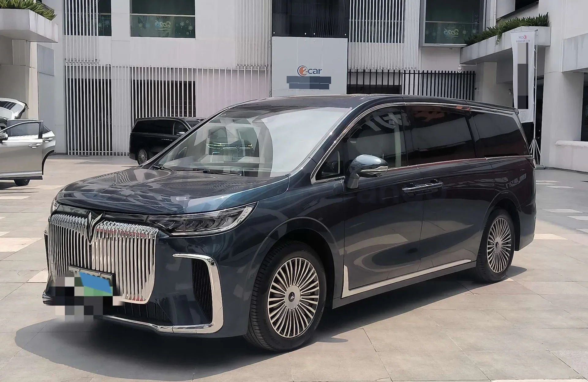 2025 Voyah Dream 1.5T 150HP L4 1DHT PHEV 41.7KWH,autocango,china used car exporter,china ev exporter,chinese used car exporter,chinese used ev exporter
