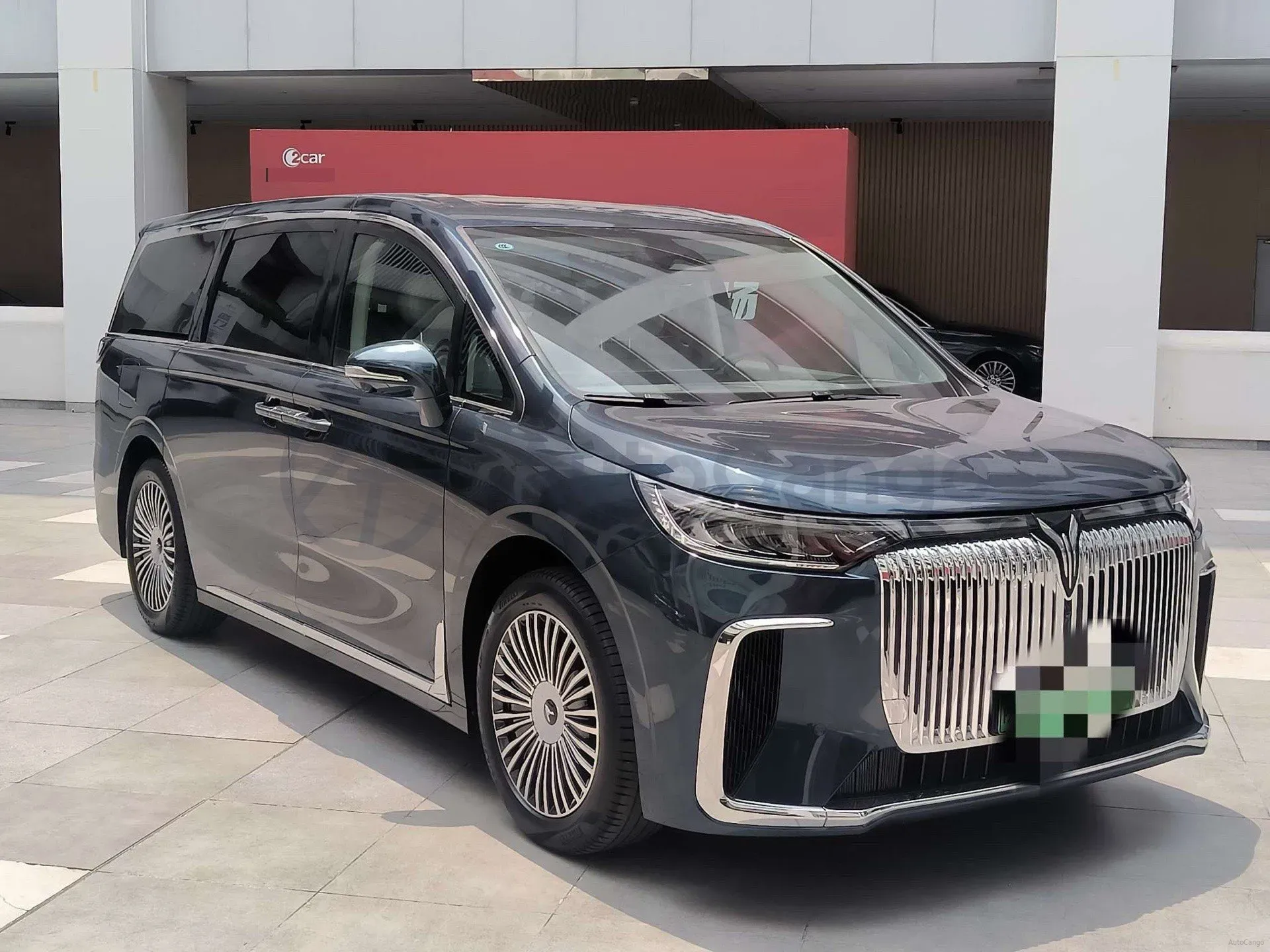 2025 Voyah Dream 1.5T 150HP L4 1DHT PHEV 41.7KWH,autocango,china used car exporter,china ev exporter,chinese used car exporter,chinese used ev exporter