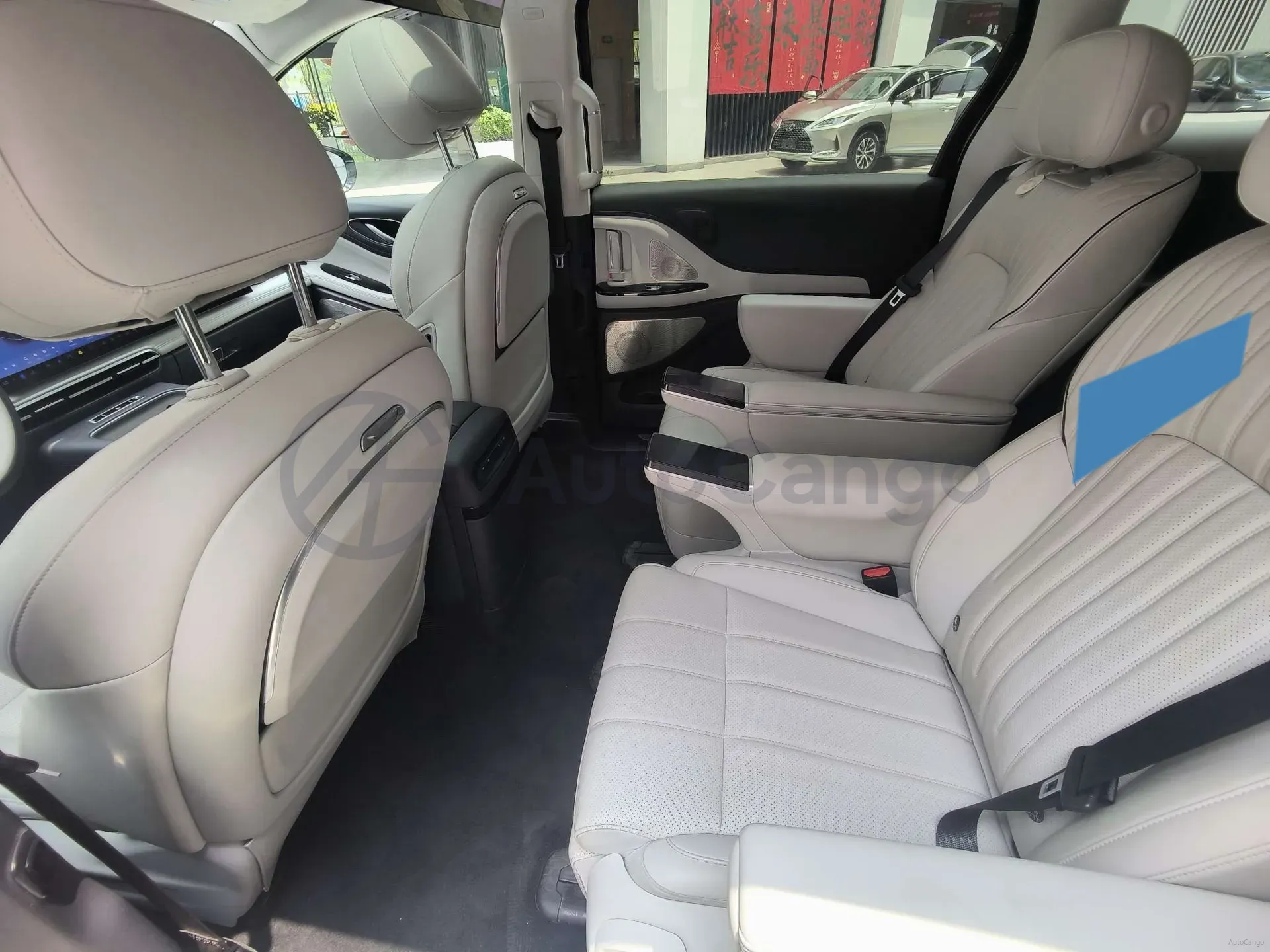 2025 Voyah Dream 1.5T 150HP L4 1DHT PHEV 41.7KWH,autocango,china used car exporter,china ev exporter,chinese used car exporter,chinese used ev exporter