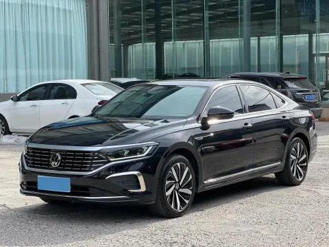 2025 Volkswagen Passat 2.0T 220HP L4 7DCT,autocango,china used car exporter,china ev exporter,chinese used car exporter,chinese used ev exporter