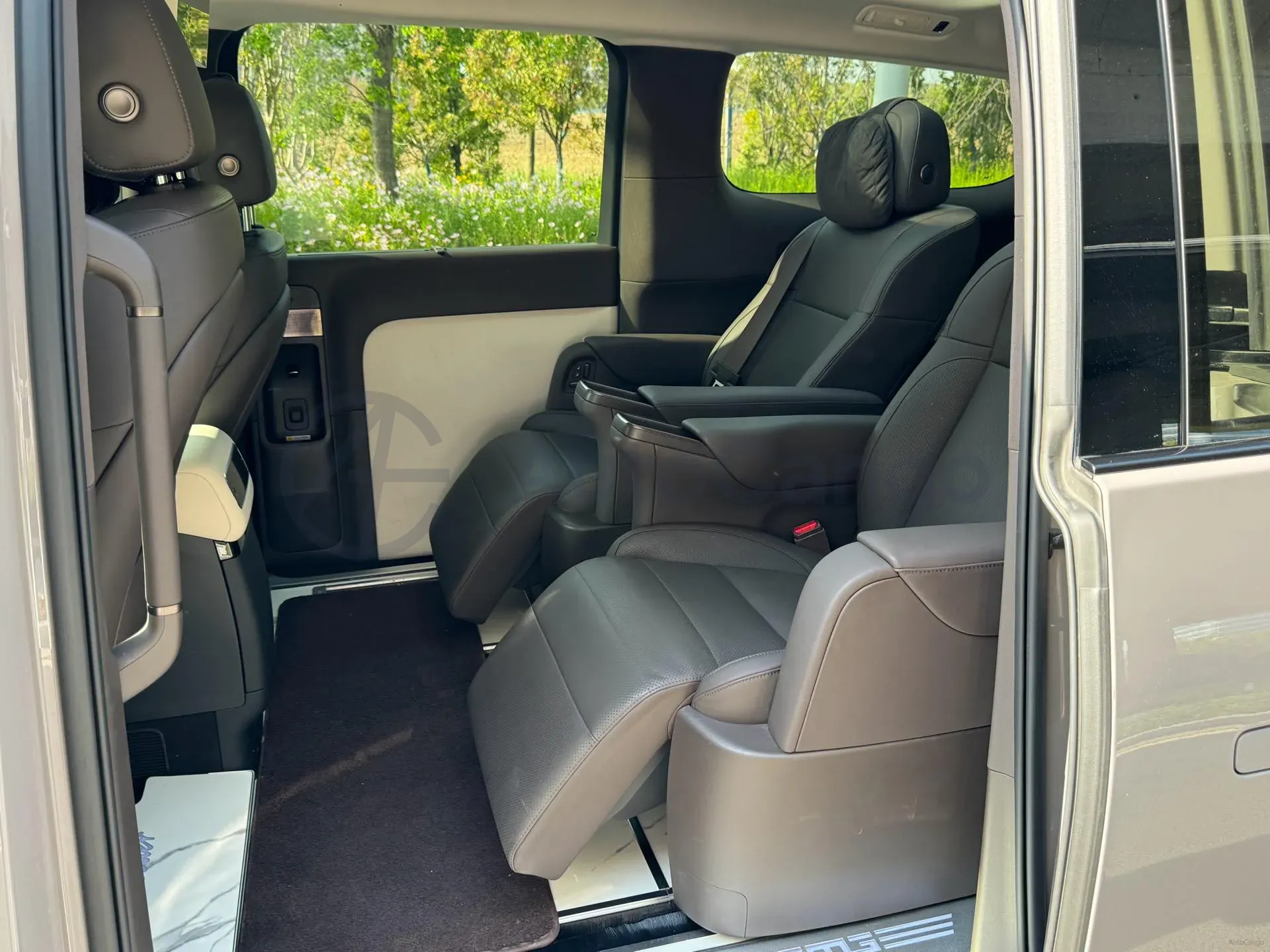 2024 Li MEGA BEV 102.7KWH,autocango,china used car exporter,china ev exporter,chinese used car exporter,chinese used ev exporter