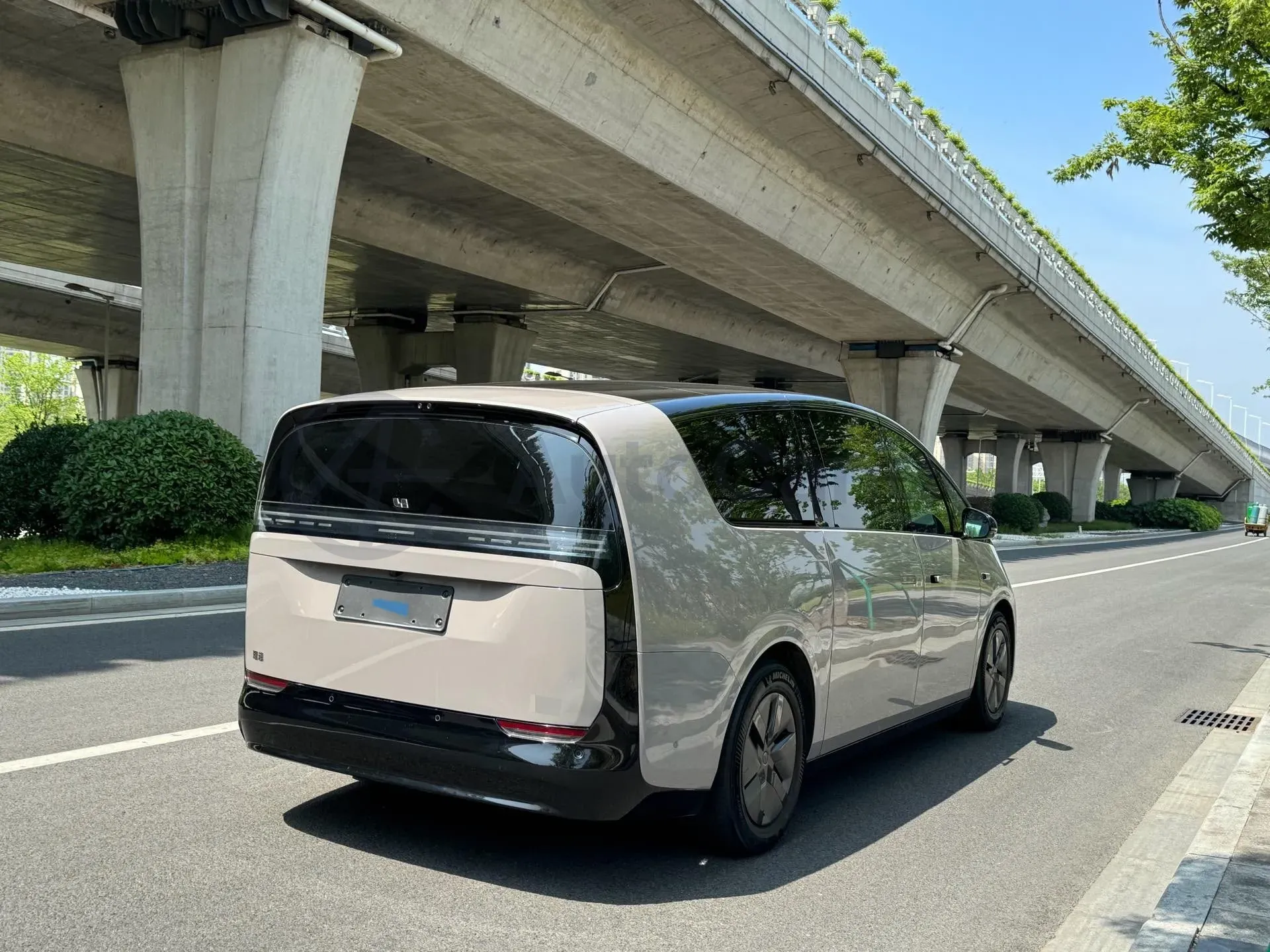 2024 Li MEGA BEV 102.7KWH,autocango,china used car exporter,china ev exporter,chinese used car exporter,chinese used ev exporter