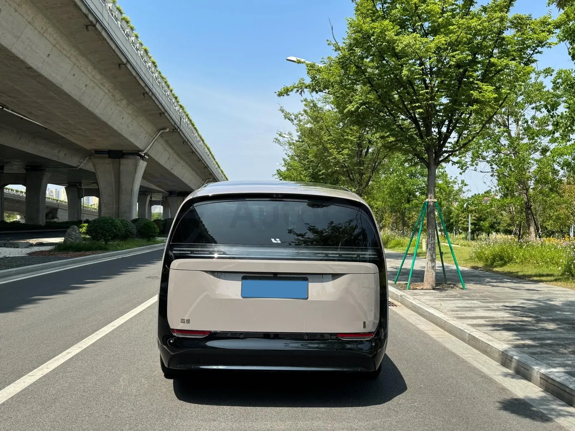 2024 Li MEGA BEV 102.7KWH,autocango,china used car exporter,china ev exporter,chinese used car exporter,chinese used ev exporter