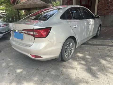 2020 Roewe i5 1.5L 120HP L4 CVT