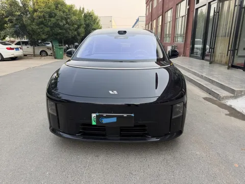 2025 Li i8 BEV