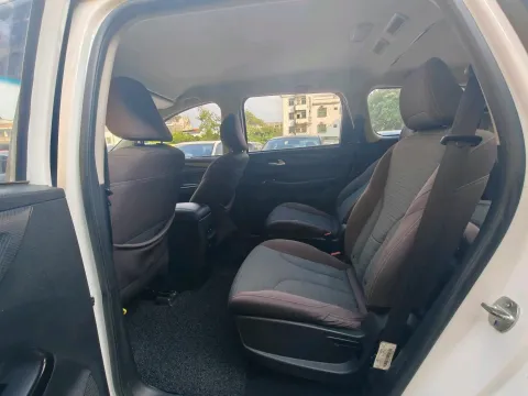 2019 BaoJun 730 1.5T 147HP L4 6MT,autocango,china used car exporter,china ev exporter,chinese used car exporter,chinese used ev exporter