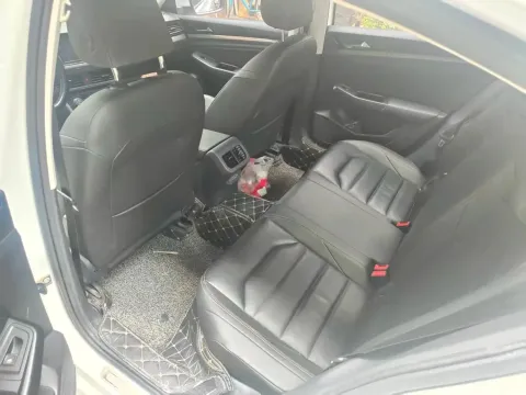 2019 Roewe RX5 MAX 1.5T 173HP L4 6AT,autocango,china used car exporter,china ev exporter,chinese used car exporter,chinese used ev exporter