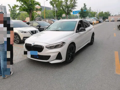 2022 BMW 1 SERIES,autocango,china used car exporter,china ev exporter,chinese used car exporter,chinese used ev exporter