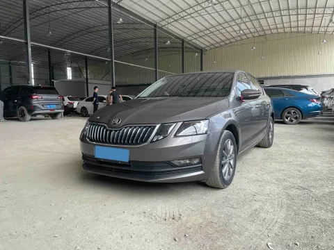 2022 Skoda Octavia 1.4T 150HP L4 7DCT,autocango,china used car exporter,china ev exporter,chinese used car exporter,chinese used ev exporter