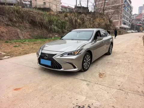 2022 LEXUS ES,autocango,china used car exporter,china ev exporter,chinese used car exporter,chinese used ev exporter