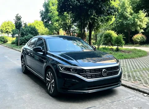 2024 Volkswagen Passat 2.0T 220HP L4 7DCT
