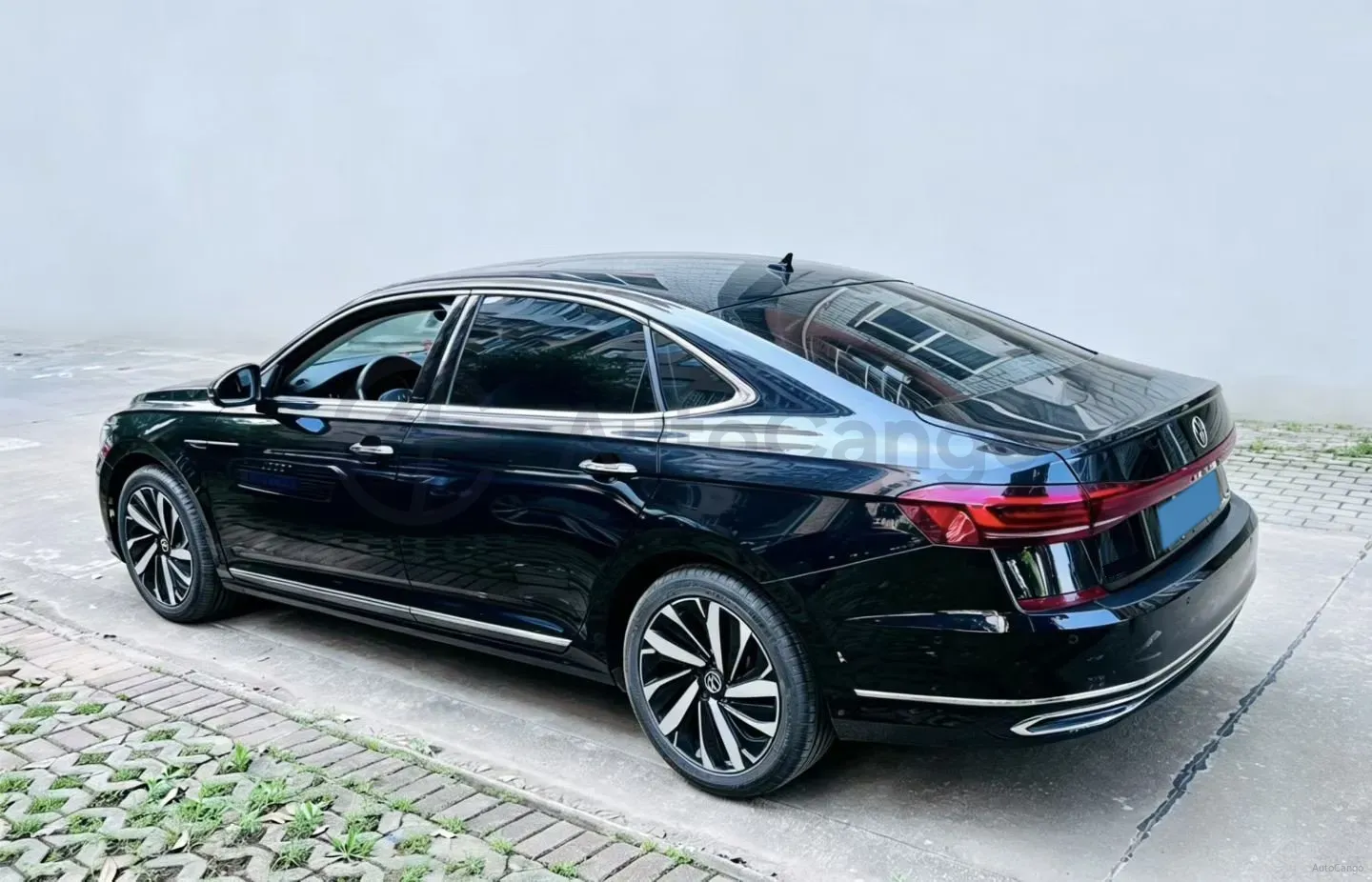 2024 Volkswagen Passat 2.0T 220HP L4 7DCT,autocango,china used car exporter,china ev exporter,chinese used car exporter,chinese used ev exporter