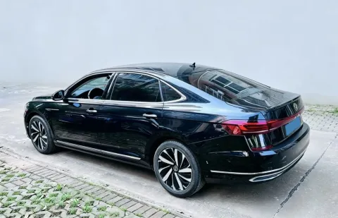 2024 Volkswagen Passat 2.0T 220HP L4 7DCT