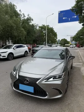 2020 LEXUS ES,autocango,china used car exporter,china ev exporter,chinese used car exporter,chinese used ev exporter