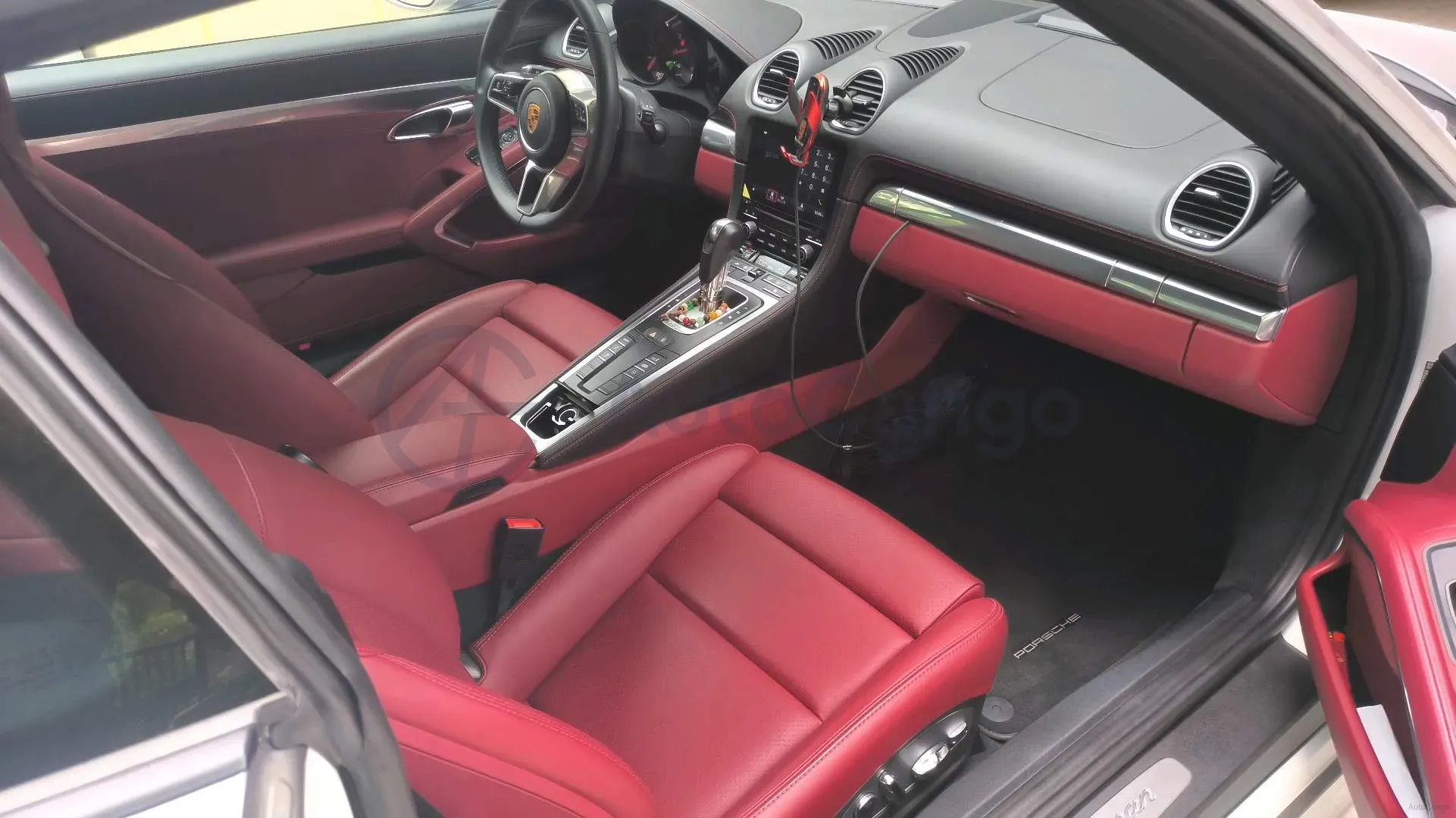 2022 Porsche 718 2.0T 250HP H4 7DCT,autocango,china used car exporter,china ev exporter,chinese used car exporter,chinese used ev exporter