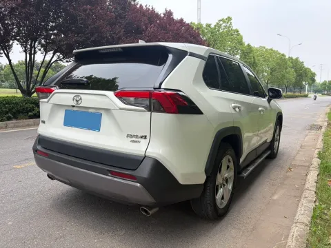 2021 Toyota RAV4 2.0L 171HP L4 CVT,autocango,china used car exporter,china ev exporter,chinese used car exporter,chinese used ev exporter