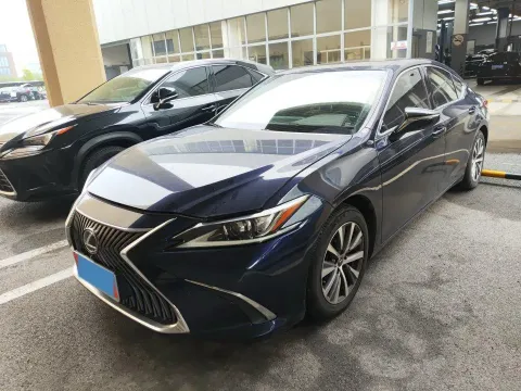 2018 LEXUS ES,autocango,china used car exporter,china ev exporter,chinese used car exporter,chinese used ev exporter