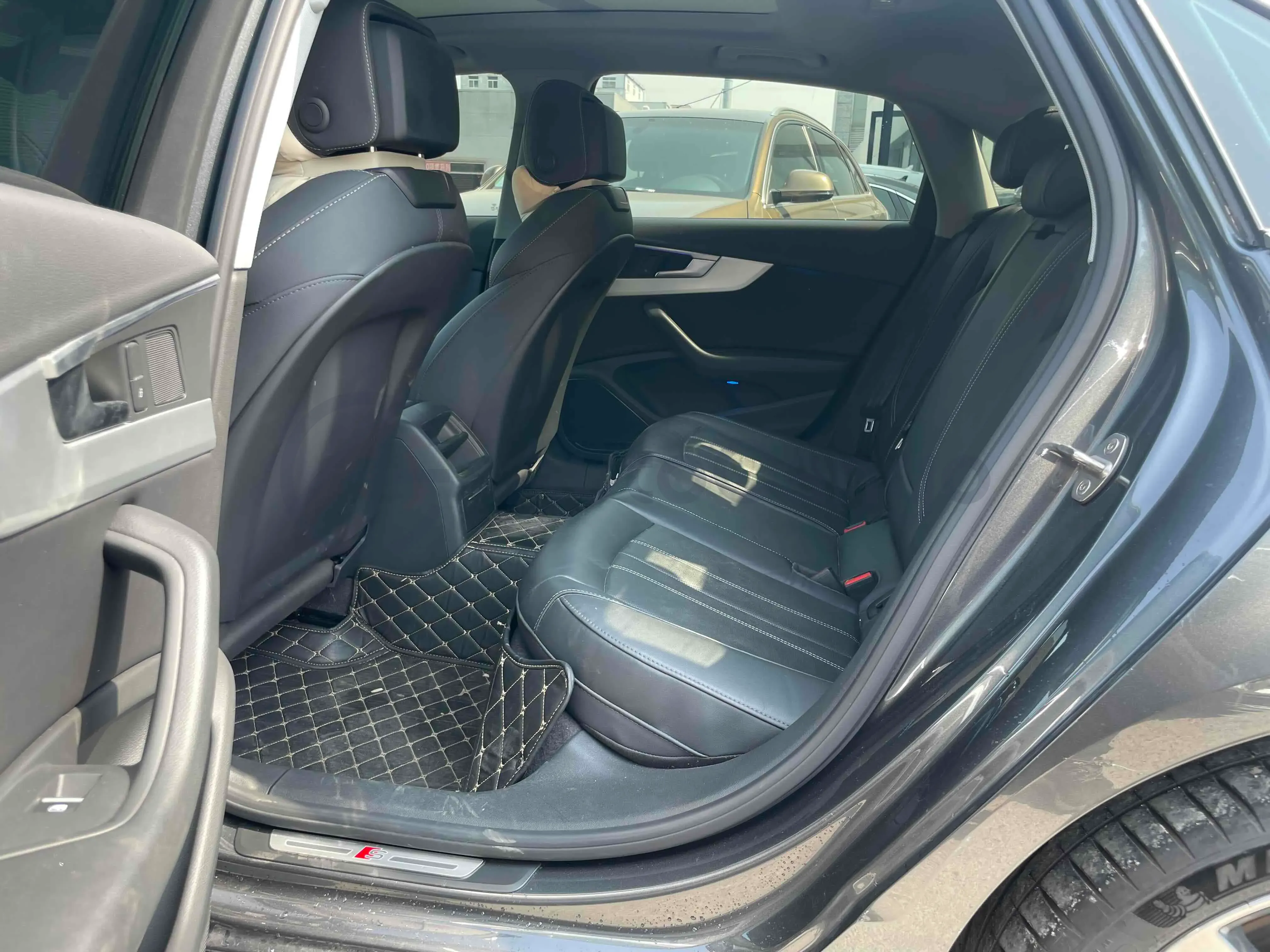 2020 Audi A4L 2.0T 190HP L4 7DCT,autocango,china used car exporter,china ev exporter,chinese used car exporter,chinese used ev exporter