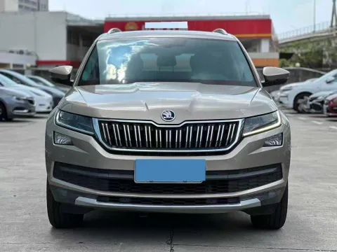 2019 Skoda Superb 2.0T 220HP L4 7DCT,autocango,china used car exporter,china ev exporter,chinese used car exporter,chinese used ev exporter