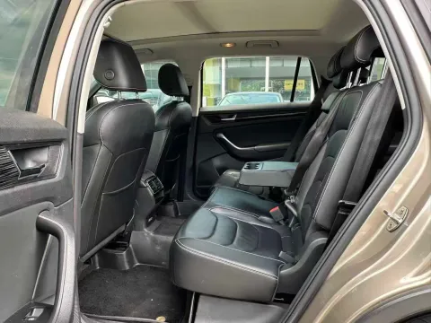 2019 Skoda Superb 2.0T 220HP L4 7DCT,autocango,china used car exporter,china ev exporter,chinese used car exporter,chinese used ev exporter