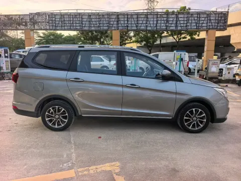 2019 BaoJun 730 1.5T 151HP L4 CVT,autocango,china used car exporter,china ev exporter,chinese used car exporter,chinese used ev exporter