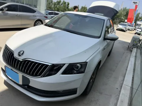 2019 Skoda Octavia 1.5L 113HP L4 5MT,autocango,china used car exporter,china ev exporter,chinese used car exporter,chinese used ev exporter