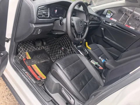 2021 Volkswagen T-Roc 1.4T 150HP L4 7DCT