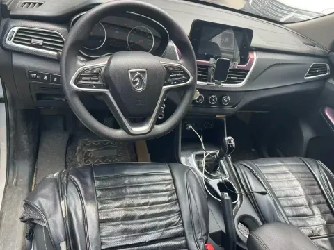 2019 BaoJun 730 1.5T 150HP L4 6MT,autocango,china used car exporter,china ev exporter,chinese used car exporter,chinese used ev exporter