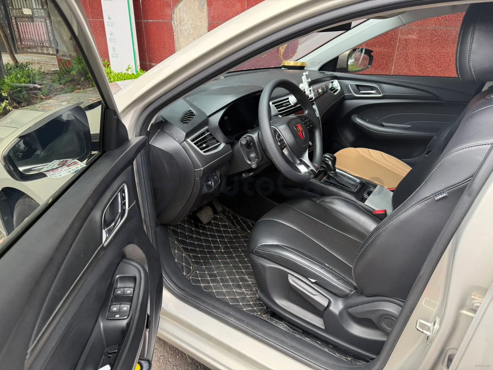2020 Roewe i5 1.5L 120HP L4 5MT,autocango,china used car exporter,china ev exporter,chinese used car exporter,chinese used ev exporter